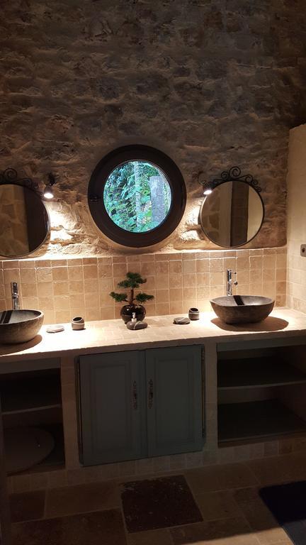 Le Donjon Des Combes Et Son Spa Fayence Kamer foto