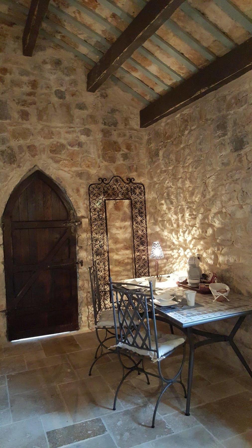 Le Donjon Des Combes Et Son Spa Fayence Buitenkant foto