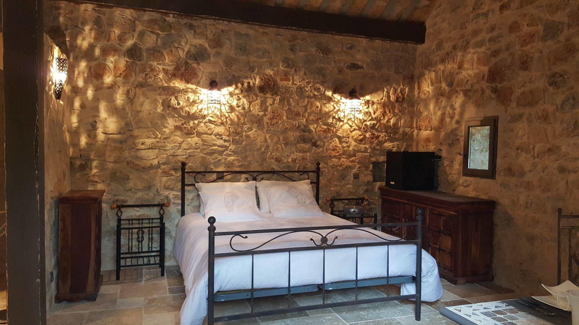 Le Donjon Des Combes Et Son Spa Fayence Buitenkant foto
