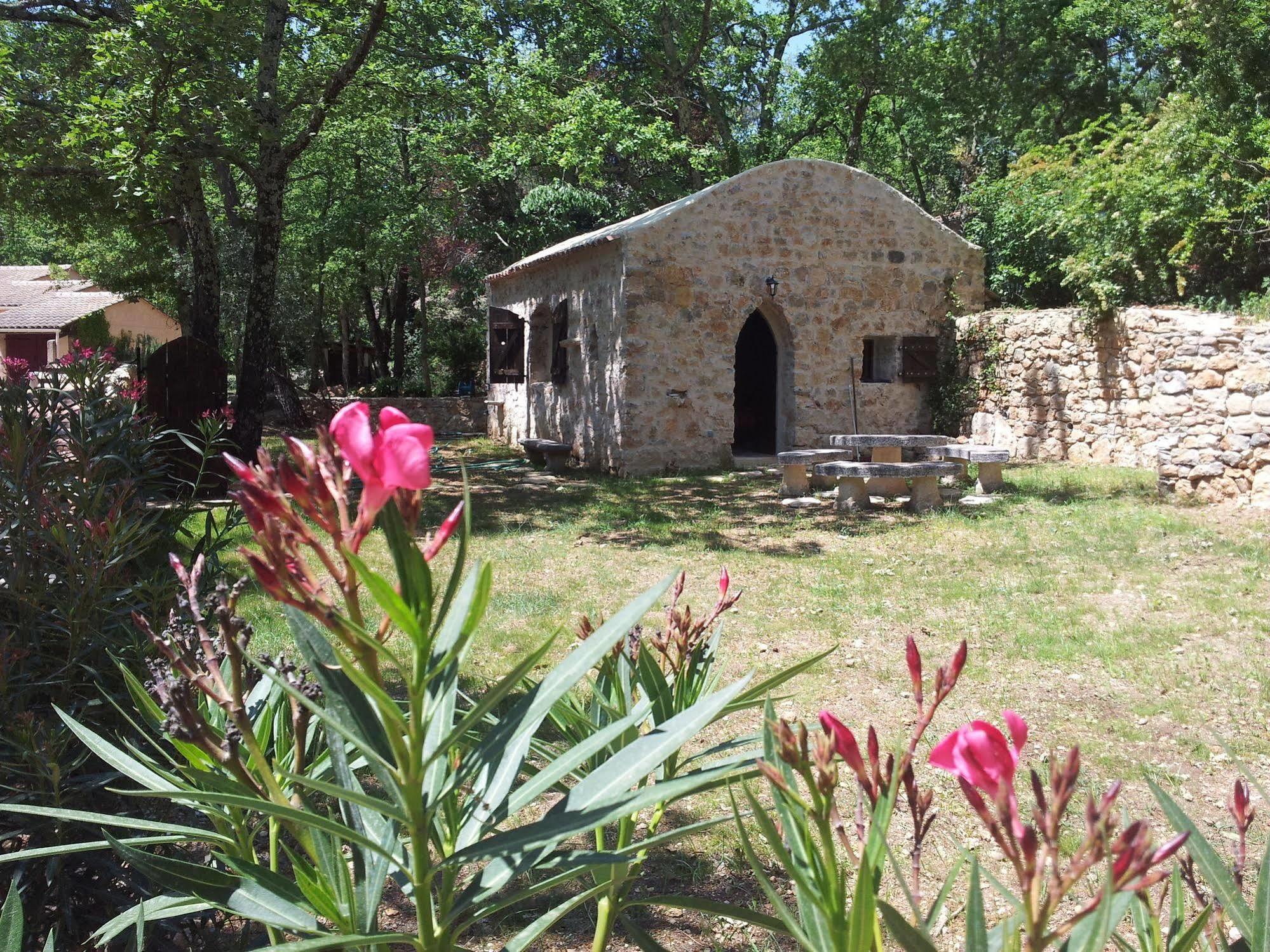 Le Donjon Des Combes Et Son Spa Fayence Buitenkant foto