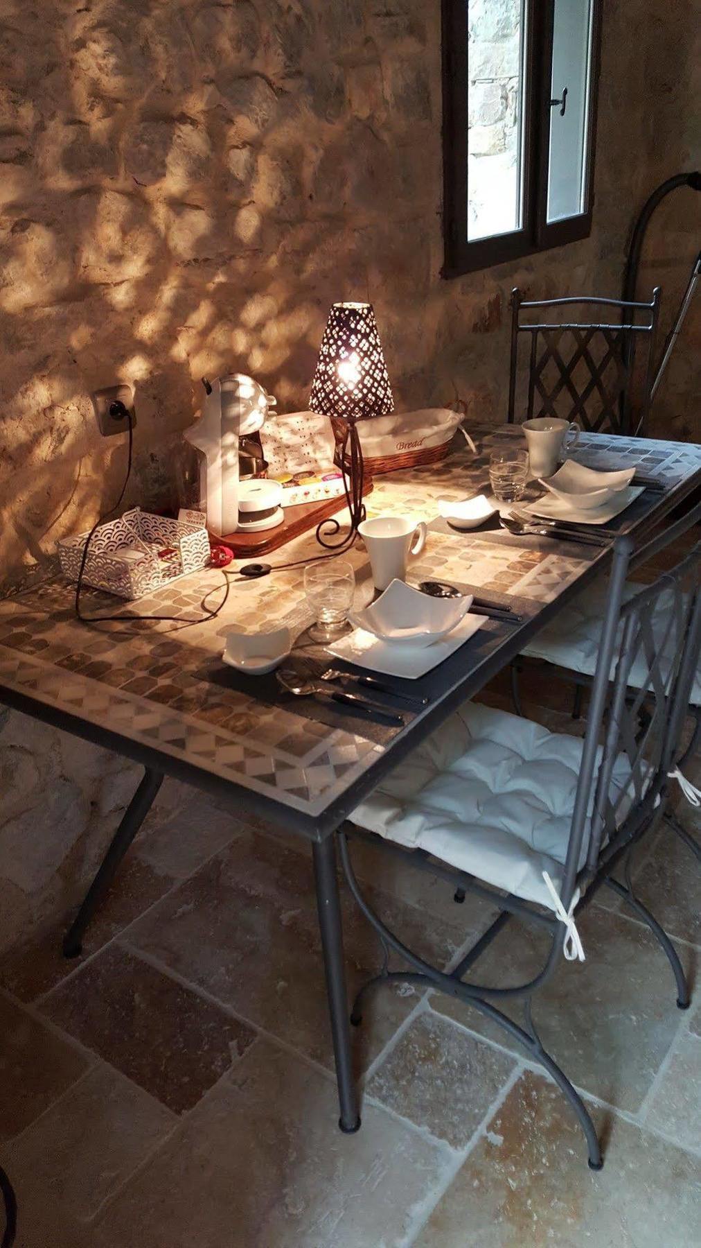 Le Donjon Des Combes Et Son Spa Fayence Buitenkant foto